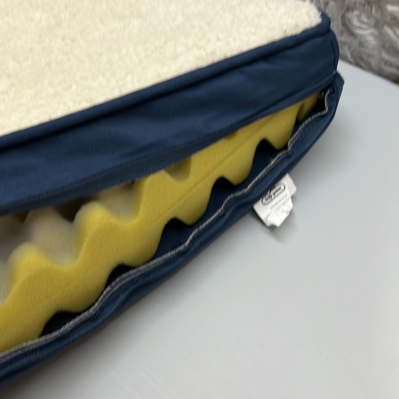 Double Orthopedic Dog Bed 28"x18"X 1.75" - Picture 4 of 4